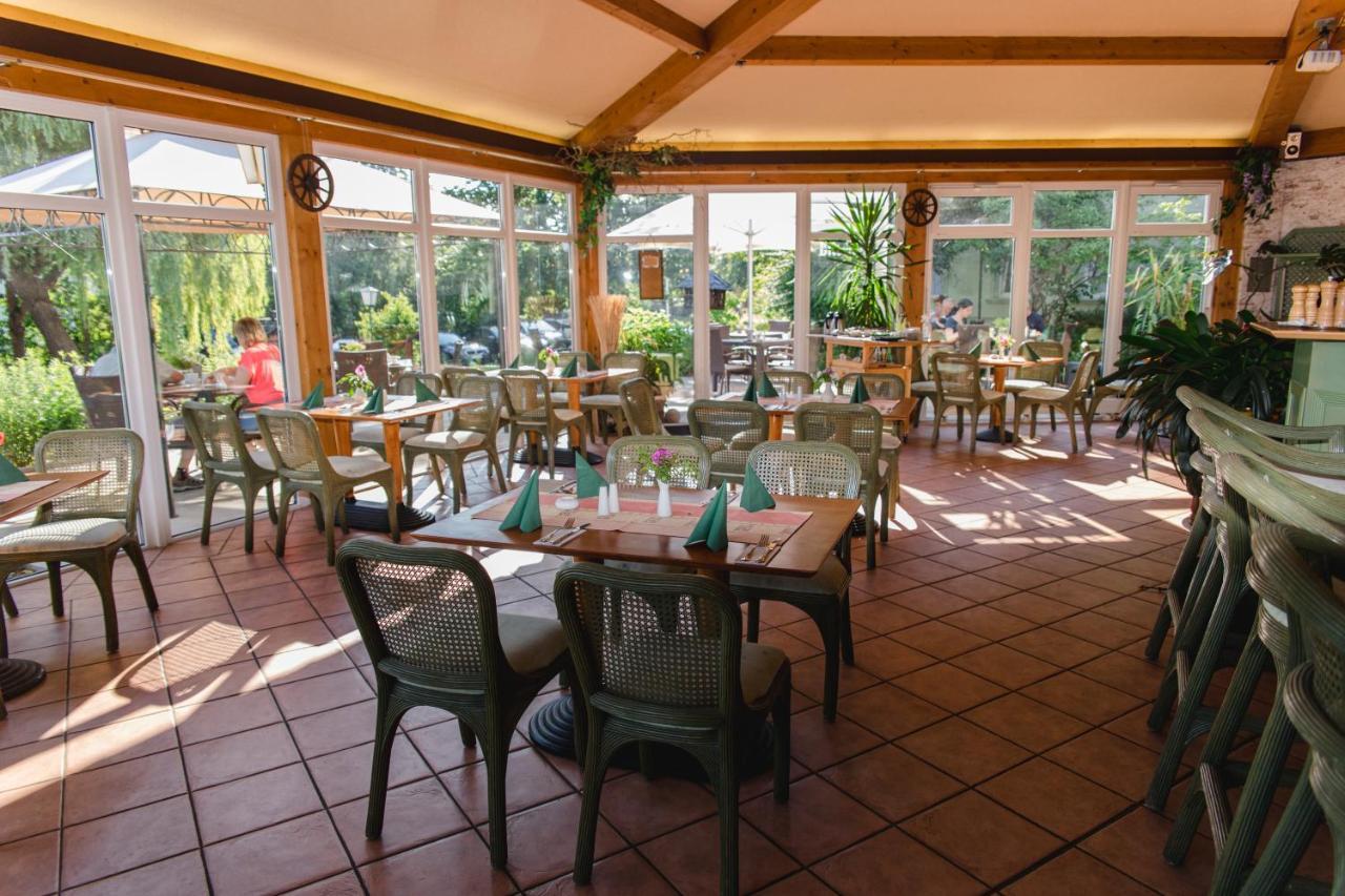 Landhotel Peters Canow Екстериор снимка